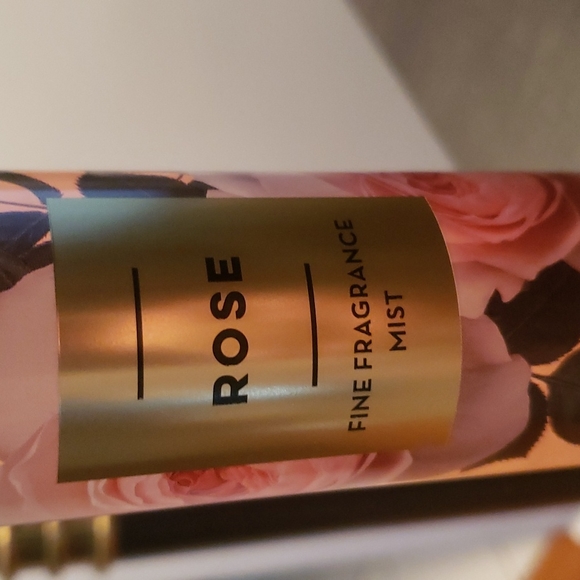 ๐น Rose fine fragrance mist from bath and body works - Picture 4 of 6